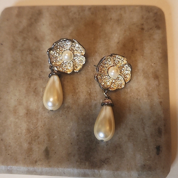 Vintage Crystal Pearl Drop Earrings - Picture 5 of 6